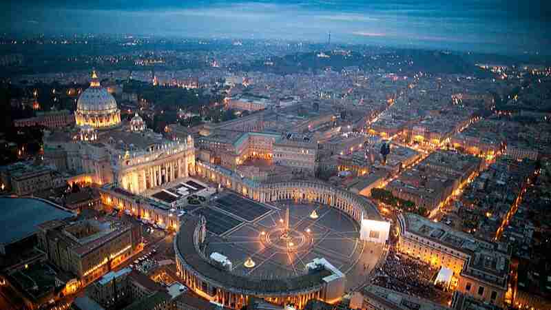 Vatican City and St. Peter Square evening twilight aerial view, tags: vatikan priesterbruderschaft apostolischen - CC BY-SA